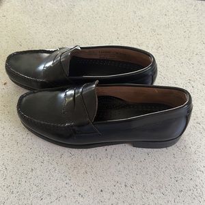 Women’s black G.H. Bass Whitney Weejuns size 7